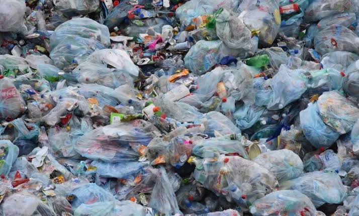 Contoh Memanfaatkan Limbah Plastik, Ini Dia!