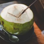 cara mengupas kelapa muda cepat