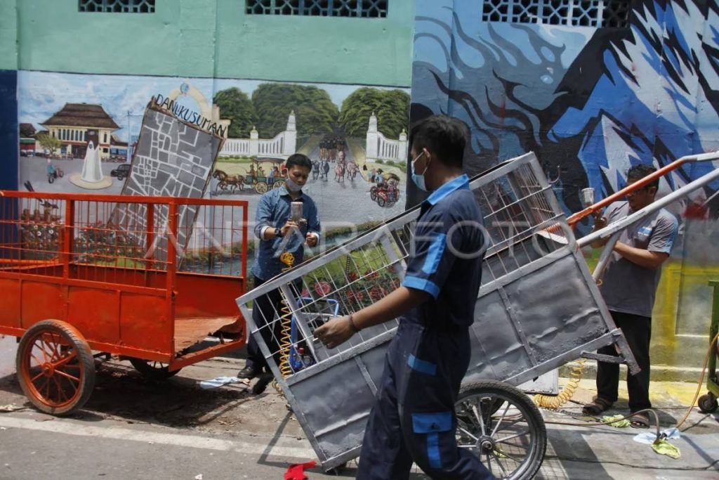 cara membersihkan gerobak sampah