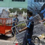 cara membersihkan gerobak sampah